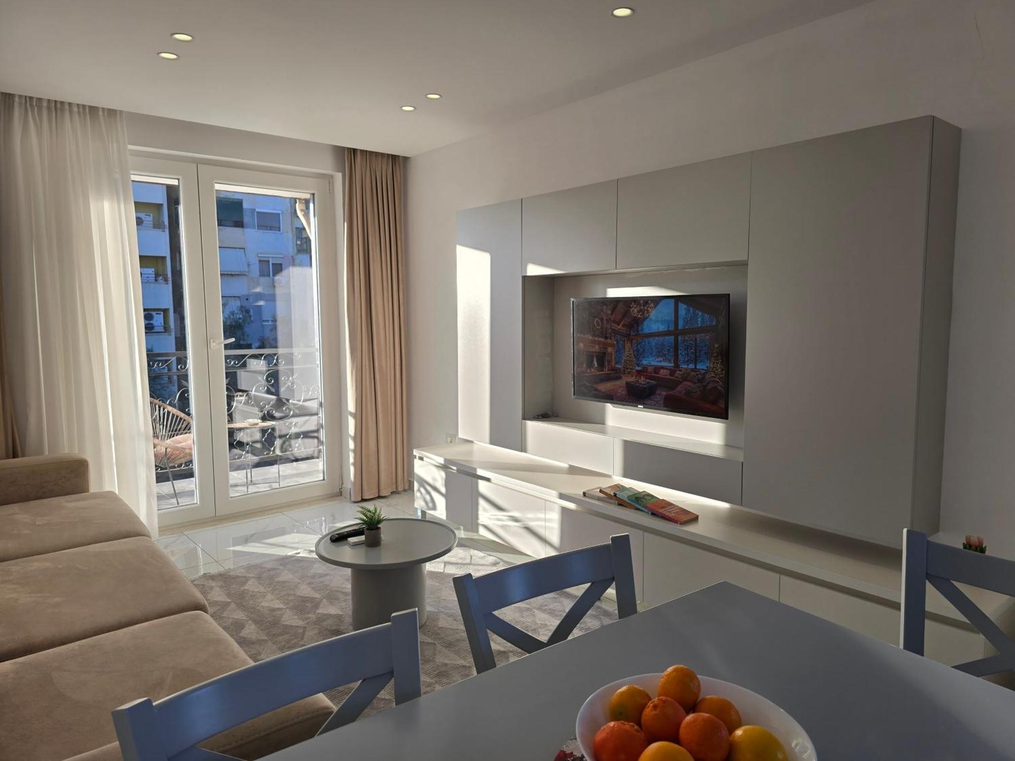 Center Penthouse Oasis
