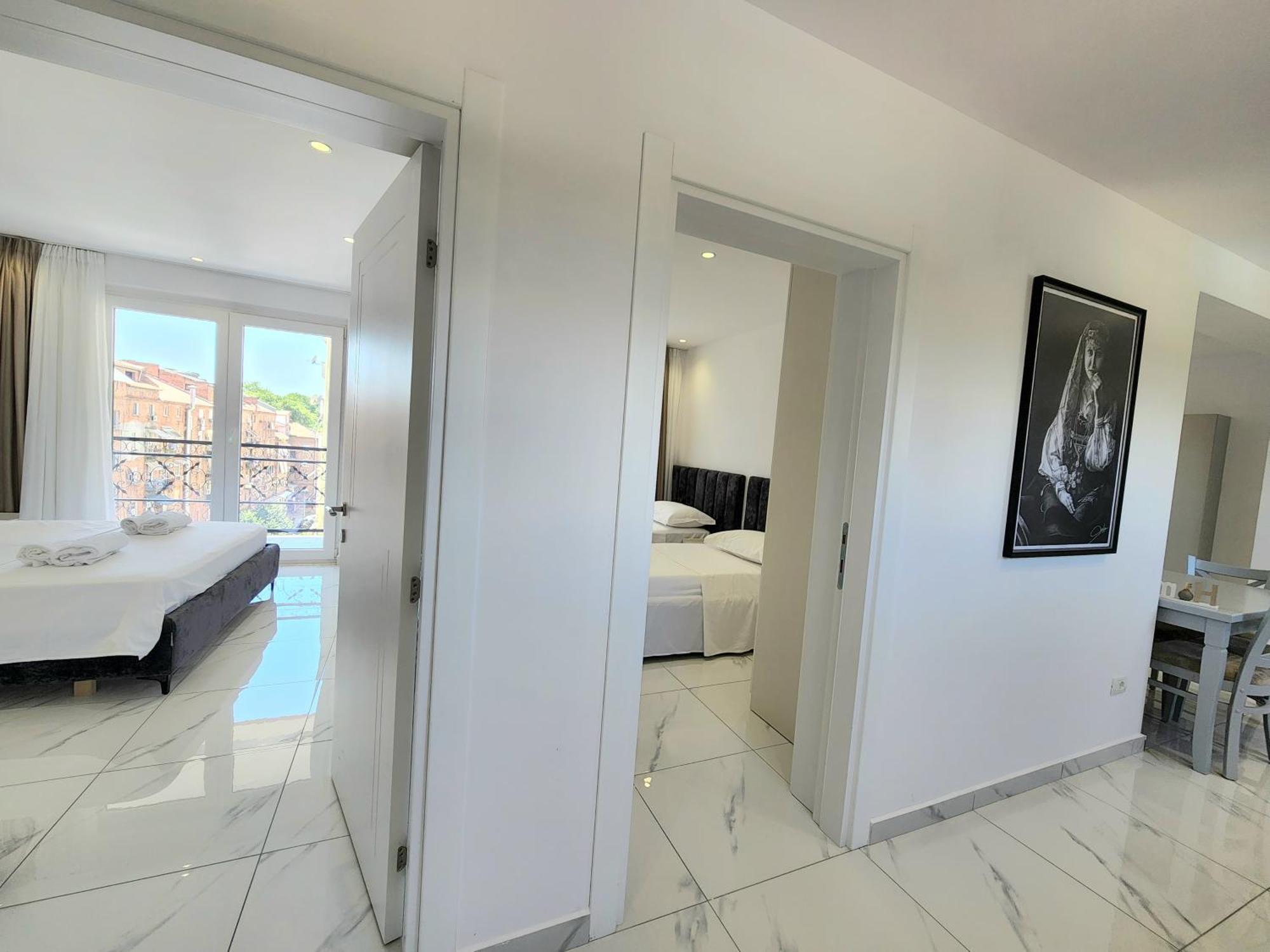 Apartment Center Penthouse Oasis *
