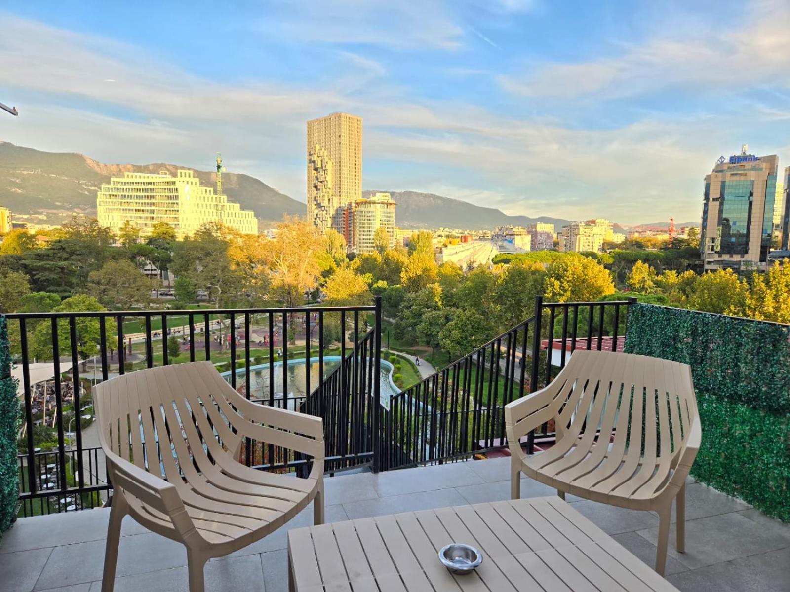 Center Penthouse Oasis * Tirana