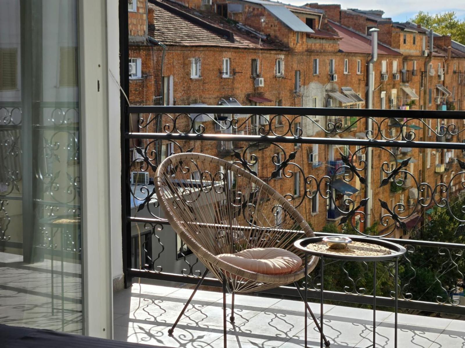 Apartment Center Penthouse Oasis *