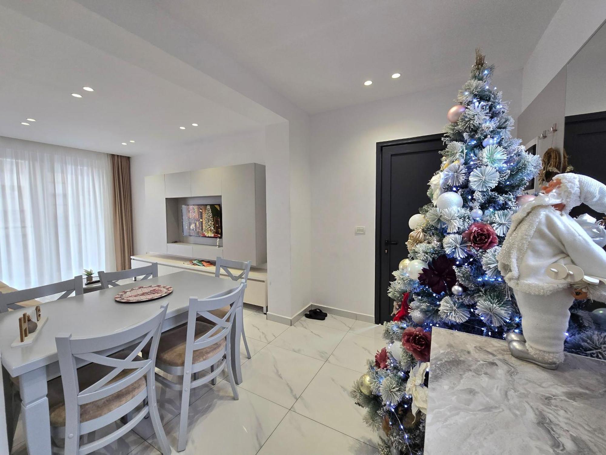 Center Penthouse Oasis * Tirana