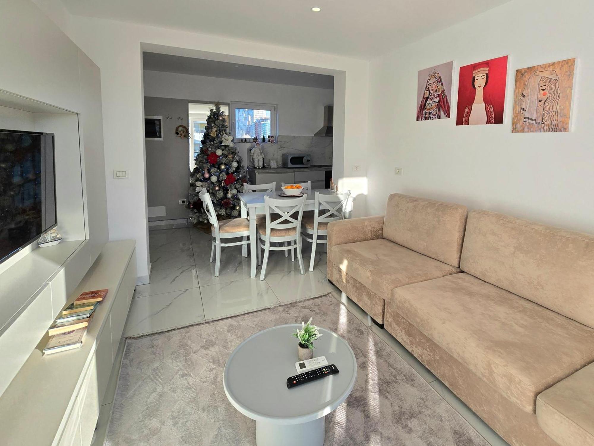 Apartment Center Penthouse Oasis *