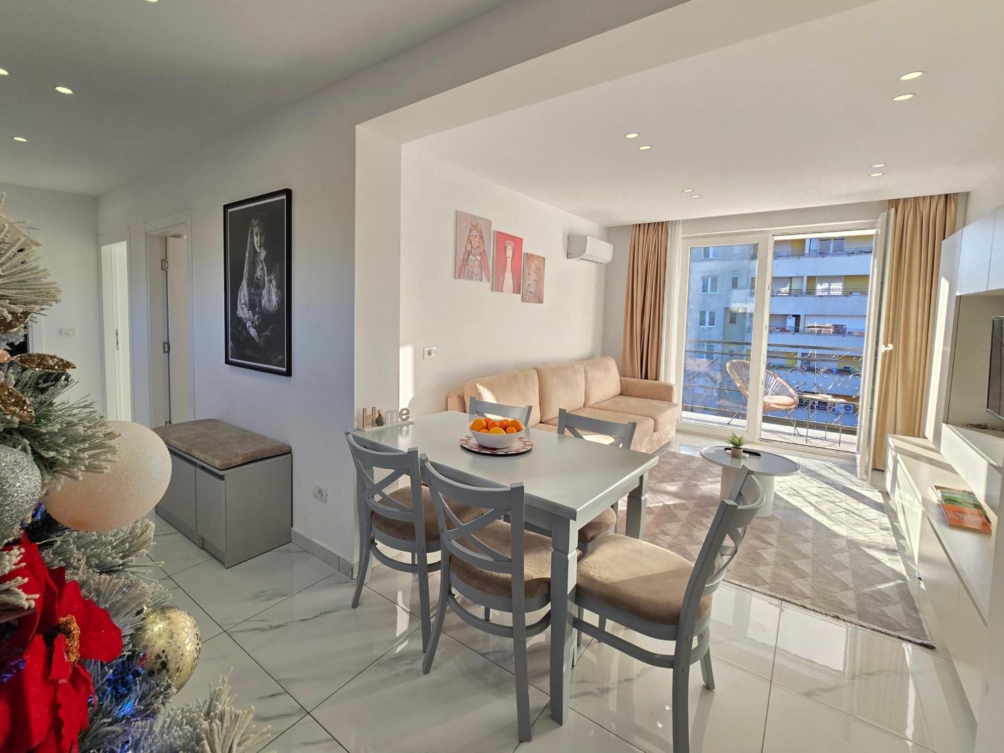 Center Penthouse Oasis *