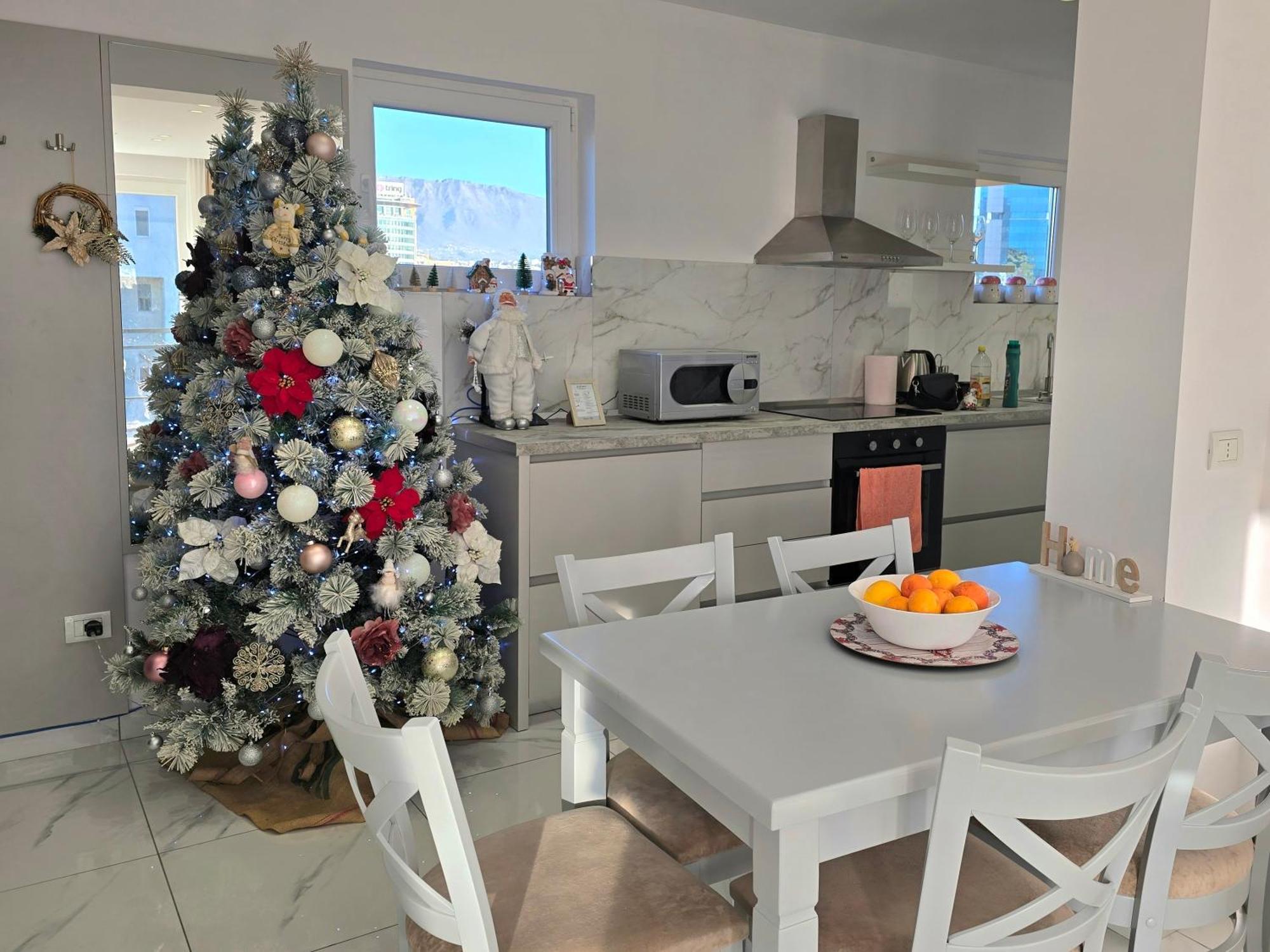 Apartment Center Penthouse Oasis *